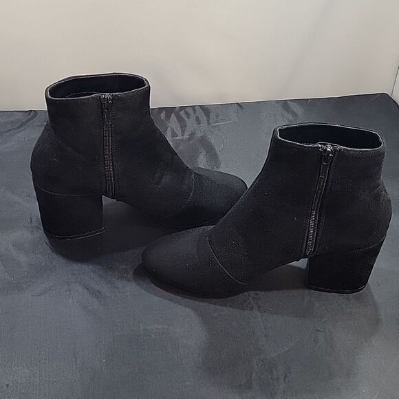 SO ME RAIA SUED SIDE ZIPPER CLOSURE POINTED TOE WOMEN"S BLOCK HEEL ANKLE BOOTIE - Picture 8 of 16